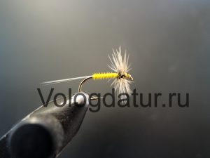 Купить сухую мушку Комарик Mosquito Yellow - Golden Badger